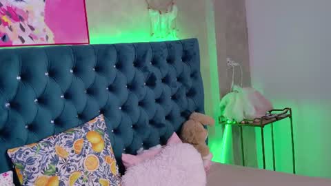 Snapshot of _azzalee_ chatting on July 2026 05:15:01 AM AzzaLee online show from July 2026 05:15:01 AM