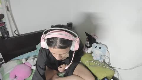 _baby_vi online show from December 2025 06:14:01 PM