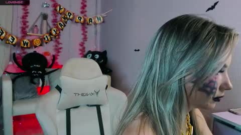 Snapshot of _bellaclark chatting on October 2025 08:43:01 PM Bella online show from October 2025 08:43:01 PM