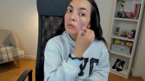 Snapshot of _bellaevans_ chatting on June 2026 04:44:01 AM Bella Evans online show from June 2026 04:44:01 AM