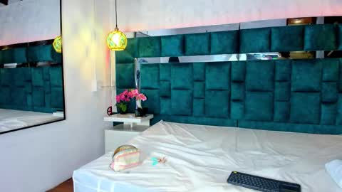 _bonnyandclyde online show from February 2026 12:19:01 PM