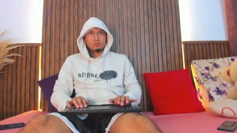 Snapshot of _cannabitch chatting on May 2026 01:27:01 PM Shatta Sara online show from May 2026 01:27:01 PM
