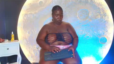 Caro. online show from October 2025 07:35:02 PM