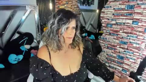 Snapshot of _casandra11 chatting on January 2025 11:27:02 PM _casandra11 online show from January 2025 11:27:02 PM