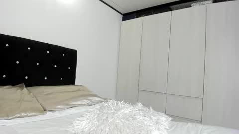 Bella  online show from November 2025 10:12:01 PM