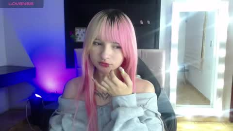 Snapshot of _charlotte_collins_ chatting on June 2026 03:28:02 PM _charlotte_collins_ online show from June 2026 03:28:02 PM