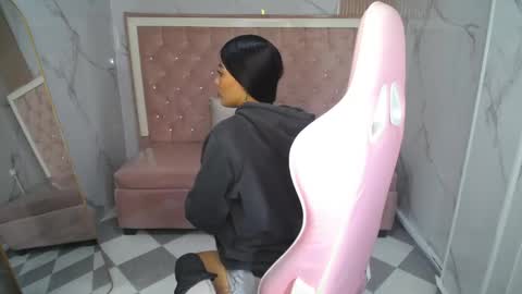 Snapshot of _charlottee_b chatting on March 2026 01:11:02 PM _charlottee_b online show from March 2026 01:11:02 PM