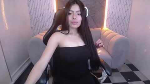 Snapshot of _charlottee_b chatting on April 2026 01:59:01 PM _charlottee_b online show from April 2026 01:59:01 PM