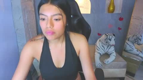 Snapshot of _charlottee_b chatting on May 2026 01:57:16 AM _charlottee_b online show from May 2026 01:57:16 AM