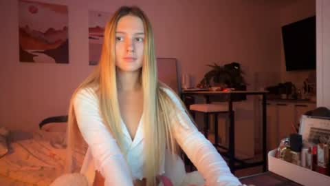 Snapshot of _charming_melody chatting on June 2026 04:28:02 PM Alice is back online show from June 2026 04:28:02 PM