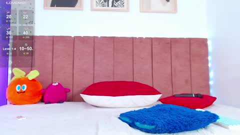 Snapshot of _chloeee chatting on April 2026 01:27:02 AM Katy online show from April 2026 01:27:02 AM