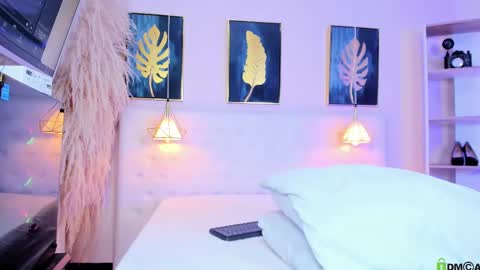 _cinnamon_star online show from September 2025 12:28:02 PM