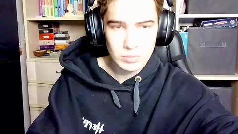 Snapshot of _crise_next_door_ chatting on October 2025 03:21:01 PM _crise_next_door_ online show from October 2025 03:21:01 PM