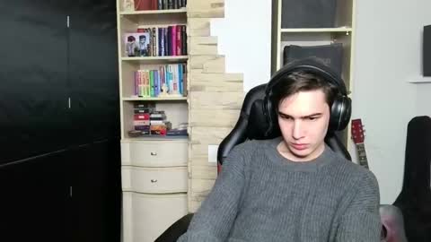 Snapshot of _crise_next_door_ chatting on October 2025 05:02:02 PM _crise_next_door_ online show from October 2025 05:02:02 PM