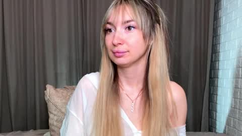 _crystal_moon_1 online show from November 2025 07:48:02 PM