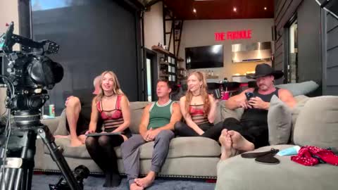 Snapshot of _domcruise_ chatting on May 2026 01:25:02 AM _domcruise_ online show from May 2026 01:25:02 AM