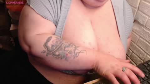 Snapshot of _ellybelly_ chatting on May 2026 07:36:02 AM LIsa online show from May 2026 07:36:02 AM