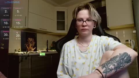Snapshot of _elven_dreams__ chatting on June 2026 07:18:01 PM chloue and Gretta online show from June 2026 07:18:01 PM