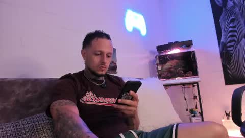 Snapshot of _emilio_escobar chatting on July 2026 10:29:01 AM Emilio online show from July 2026 10:29:01 AM