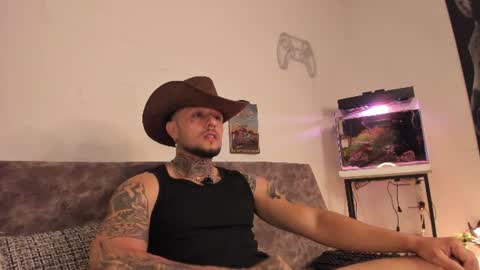 Snapshot of _emilio_escobar chatting on July 2026 10:21:02 AM Emilio online show from July 2026 10:21:02 AM