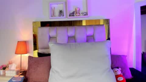 Isabella online show from December 2025 12:11:02 PM