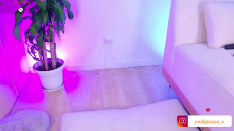 Snapshot of _emilymoon_x chatting on May 2026 01:56:01 AM Emi online show from May 2026 01:56:01 AM