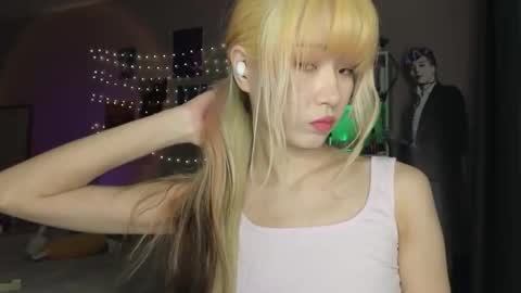 EveEva online show from November 2025 01:16:02 AM