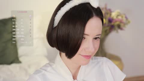 Snapshot of _female_essence_ chatting on December 2024 02:35:01 AM Essie online show from December 2024 02:35:01 AM