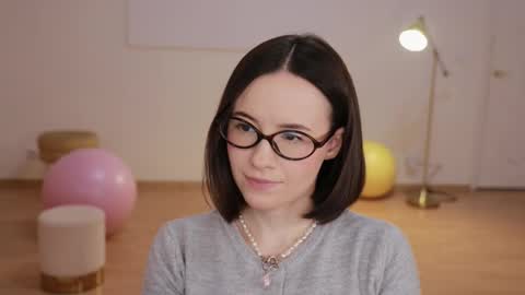 Snapshot of _female_essence_ chatting on October 2025 03:56:02 PM Essie online show from October 2025 03:56:02 PM