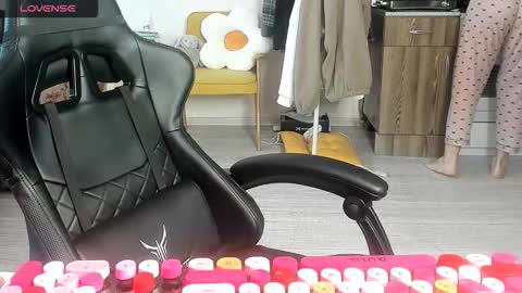 Snapshot of _feralberry__ chatting on March 2026 06:50:01 AM Alis online show from March 2026 06:50:01 AM