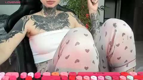 Snapshot of _feralberry__ chatting on June 2026 09:14:02 AM Alis online show from June 2026 09:14:02 AM