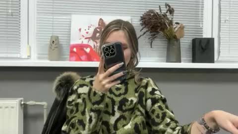 Snapshot of _florinika_ chatting on November 2025 04:17:02 PM Flora online show from November 2025 04:17:02 PM