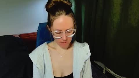 _goldilocks__ online show from September 2025 07:24:02 AM