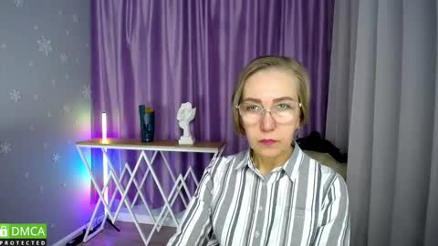_greybunny_ online show from October 2025 10:14:01 AM