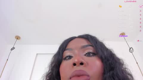 Snapshot of _huge_boobs_ebony chatting on February 2025 07:30:01 PM Darlis online show from February 2025 07:30:01 PM