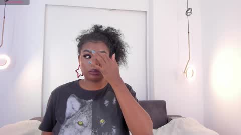 Snapshot of _huge_boobs_ebony chatting on March 2025 07:27:02 PM Darlis online show from March 2025 07:27:02 PM