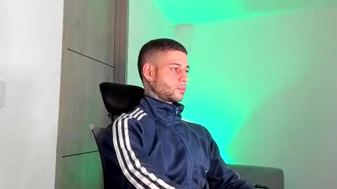 Snapshot of _jamesleandros chatting on April 2026 03:30:02 AM jeison online show from April 2026 03:30:02 AM