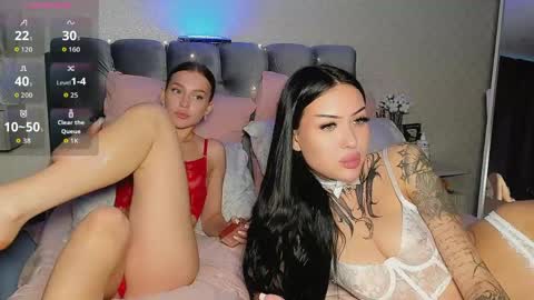 Jess blond and Leila brunette online show from June 2026 04:23:01 PM