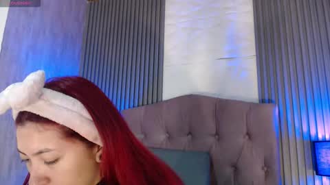 Snapshot of _johana18 chatting on December 2025 02:22:01 PM Mia online show from December 2025 02:22:01 PM