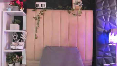 Snapshot of _johana18 chatting on January 2026 04:11:01 PM Mia online show from January 2026 04:11:01 PM