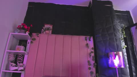 Snapshot of _johana18 chatting on February 2026 01:44:02 PM Mia online show from February 2026 01:44:02 PM