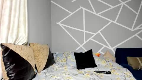 Dennise online show from November 2025 06:02:02 AM