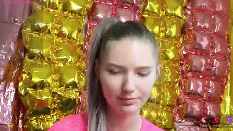 _kikiclark_ online show from April 2026 01:21:01 PM