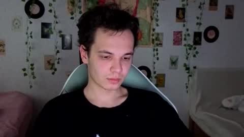 Snapshot of _kitekat_ chatting on October 2025 08:29:01 AM _kitekat_ online show from October 2025 08:29:01 AM