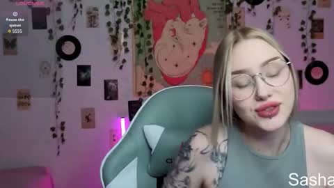 _kitekat_ online show from November 2025 12:26:01 PM