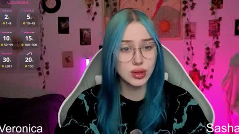 _kitekat_ online show from December 2025 08:15:02 PM