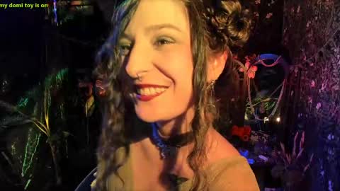 Snapshot of _lady_luna_ chatting on April 2026 08:06:01 PM Lady Luna online show from April 2026 08:06:01 PM