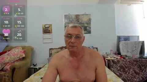 Snapshot of _lady_red_ chatting on June 2026 09:52:01 AM Lory online show from June 2026 09:52:01 AM