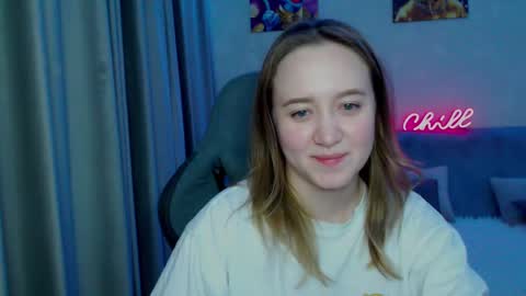 _lalune_ online show from February 2025 05:37:01 PM