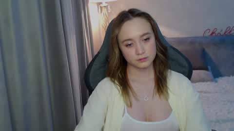 _lalune_ online show from February 2025 08:44:02 PM